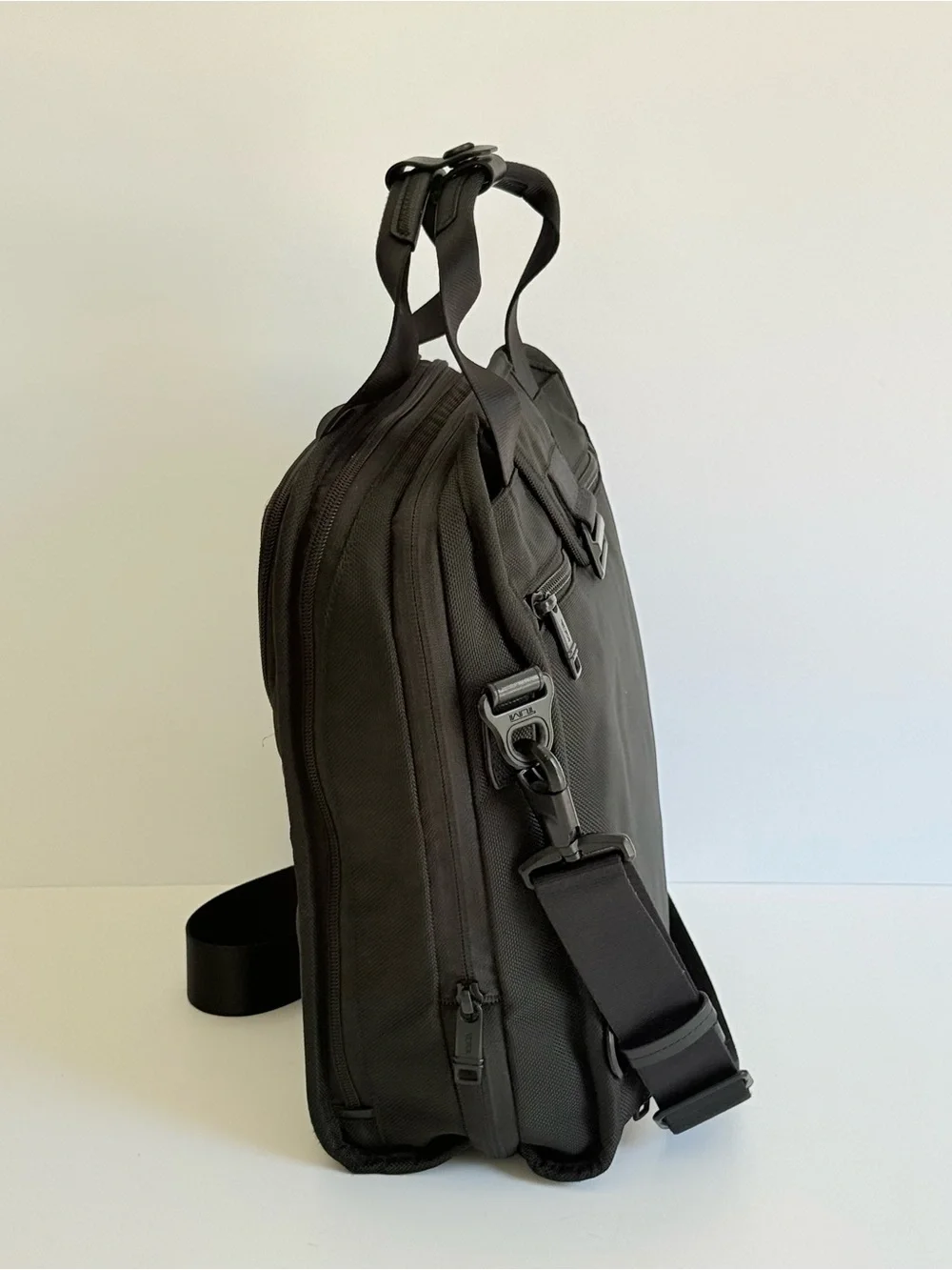 TUMI Alpha 3 Expandable Organizer Travel Tote Briefcase Bag Black Crossbody Mint